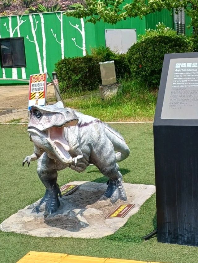 숲과 공룡의 만남, 산책길도 특별하게🐾