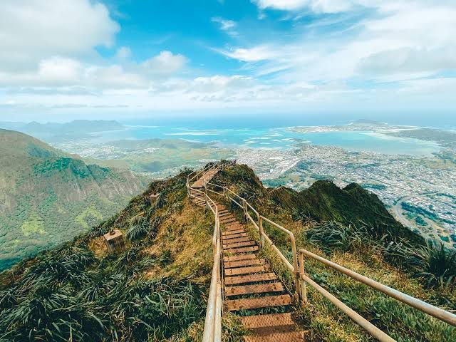 THE STAIRWAY TO HEAVEN  in OAHO HAWAII 