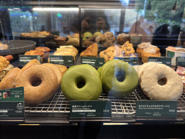 ☕ Starbucks with Space & Souvenirs: A Chill Spot in Sunshine City 🛍️
