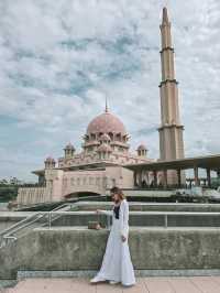 Pretty in Pink - A Visit to Putra Mosque, Putrajaya 🕌📸