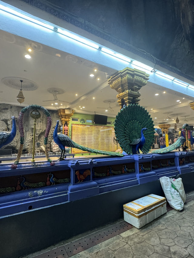 Batu Caves – Climbing Colors, Culture & Curious Monkeys