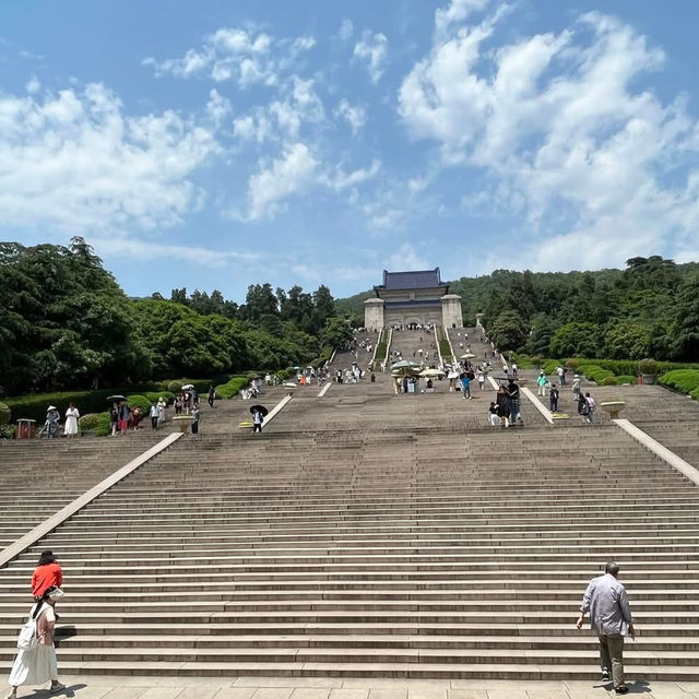 ⛰️ Nanjing Zhongshan Scenic Area – More Than Just 392 Steps 