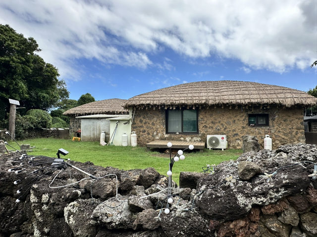 🏡一腳踏進濟州古代生活現場！《城邑民俗村》：這不只是村落，是一座活著的歷史博物館！🌾⛰️