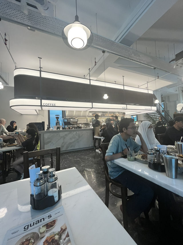 A First Taste at Guan’s Café – Where Tradition Meets Modern Comfort