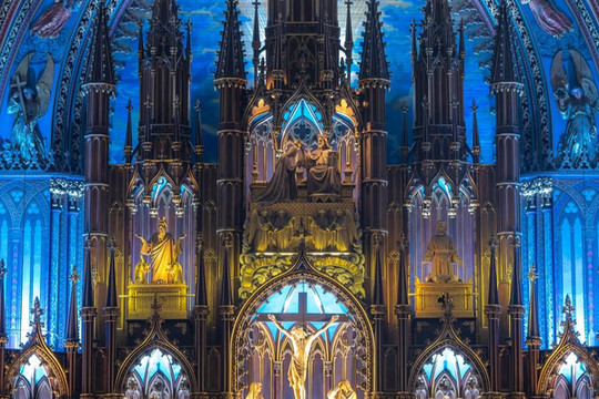 ⛪【光と祈りの空間へ！ノートルダム聖堂で心が震える瞬間】 | Trip