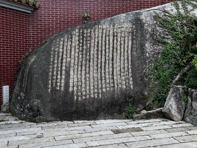 Nanputuo Temple: Where Incense Meets Instagram (And Your Calm Finds You)"** 🏯