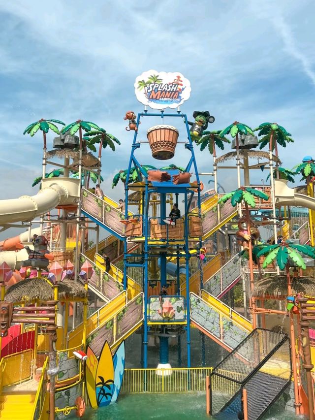 🌈💦 Get Ready to Scream, Splash & Smile – SplashMania at Gamuda Cove! 🎢🌴