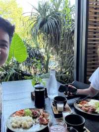 Checkmate & Chill: A Wholesome Escape at The Funny Lion El Nido 🦁♟️