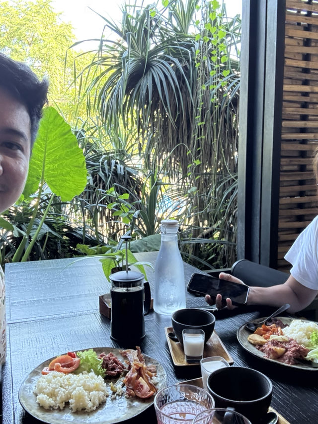 Checkmate & Chill: A Wholesome Escape at The Funny Lion El Nido 🦁♟️
