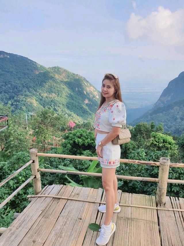 สะพานไม้ไผ่ผาฮี้ 