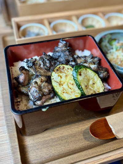 大阪・難波】備長炭の香りと鶏の旨みが響く鶏料理専門店「TORA鶏YA