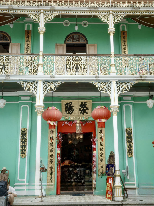 Lost in the beauty and stories of Pinang Peranakan