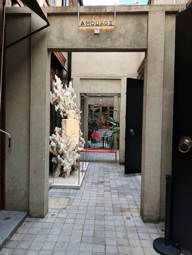 “Timeless Facades: West Nanjing’s Modern Heritage Walk”