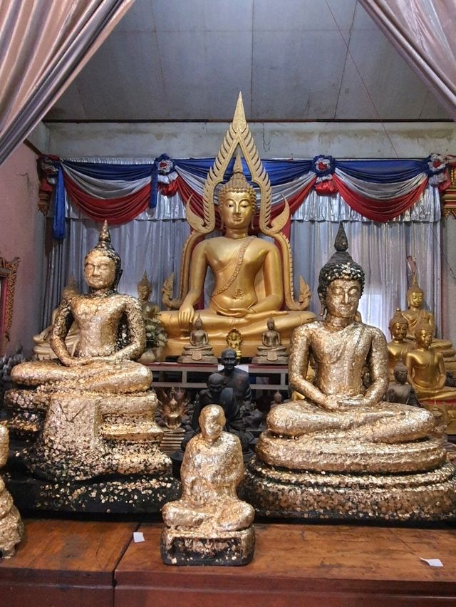 กราบ หลวงพ่อรวย วัดสว่างอารมณ์ (แคแถว) จ.นครปฐม