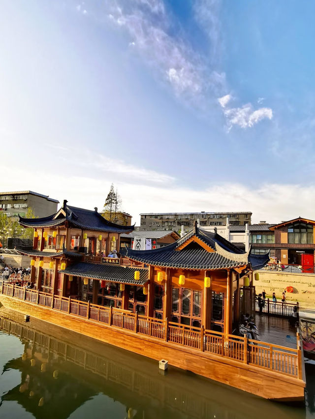 Xiangshui Street: Xiangyang’s New Cultural Hotspot Beneath Zhenwu Mountain