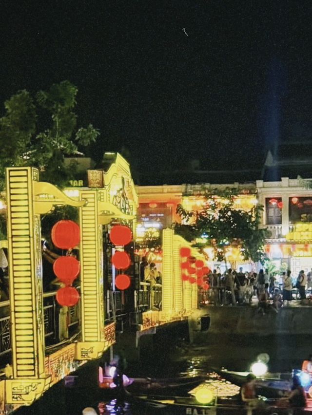 🌸 Hoi An – Timeless Charm by Day & Magical Glow by Night 🏮  🌸 Hoi An – Timeless Charm by Day & Magical Glow by Night 🏮