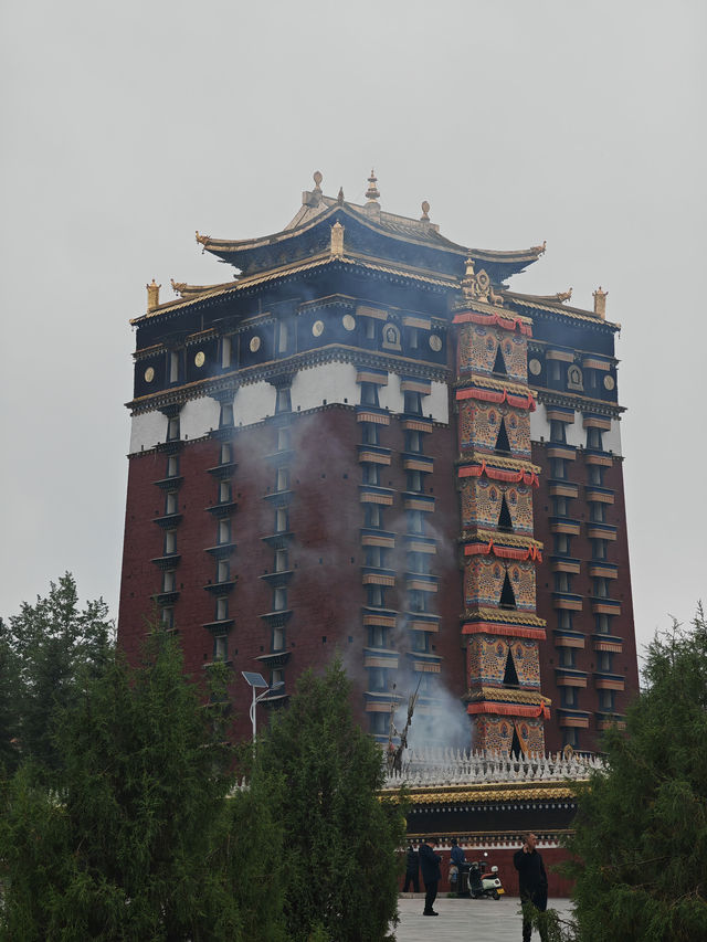🛕 Milariba Monastery: A Towering Tribute to Tibetan Spirituality in Gannan