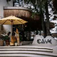 Cave Beach Club คาเฟ่ ชิลริมหาดพัทยา