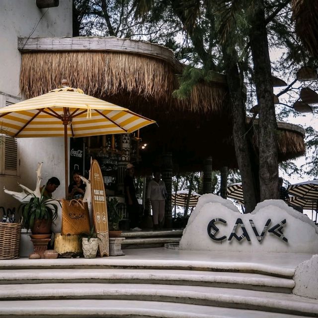 Cave Beach Club คาเฟ่ ชิลริมหาดพัทยา