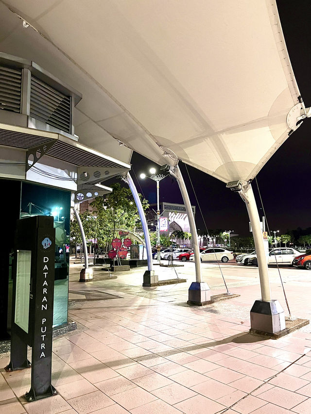 Dataran Putra & Putra Bridge: Iconic Night Views of Islamic Majesty in Putrajaya