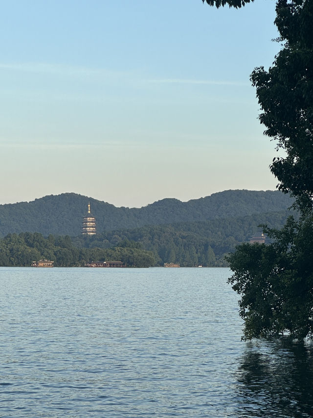 🇨🇳Fan in Hand, Breeze on My Face: West Lake Moments