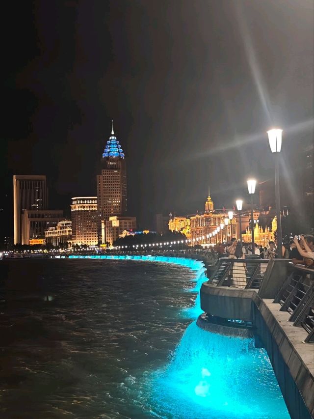上海晴天街頭人文風景
