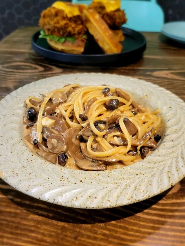 日曆牆下的甜品空間☕️懷舊港風cafe 日曆牆下的甜品空間☕️懷舊港風cafe