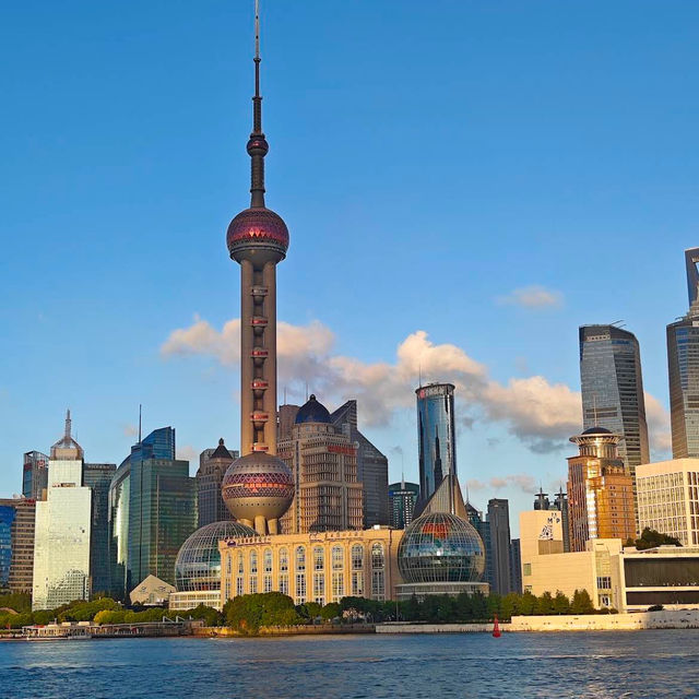 เดินเล่นริมแม่น้ำหรูหรา – สัมผัสเสน่ห์ The Bund 