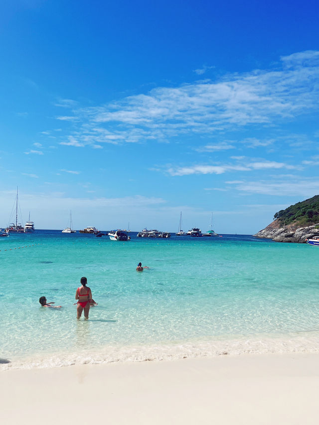 🏖️ Patong Beach, Phuket: Where Turquoise Dreams Meet Powdered Sugar Sands! 🌊 🏖️ Patong Beach, Phuket: Where Turquoise Dreams Meet Powdered Sugar Sands! 🌊