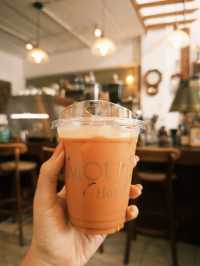 คาเฟ่สไตล์โฮมมี่ย่านบางแสน Mouthfill Home Coffee