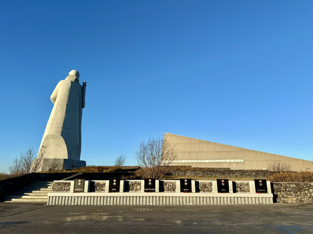 🕊️ Alyosha Monument & Hill of Remembrance — Murmansk’s Eternal Flame and the Spirit of the Arctic 🕊️ Alyosha Monument & Hill of Remembrance — Murmansk’s Eternal Flame and the Spirit of the Arctic