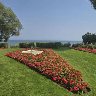 West of the Lake Gardens – A Lakeside Sanctuary of Color and Calm