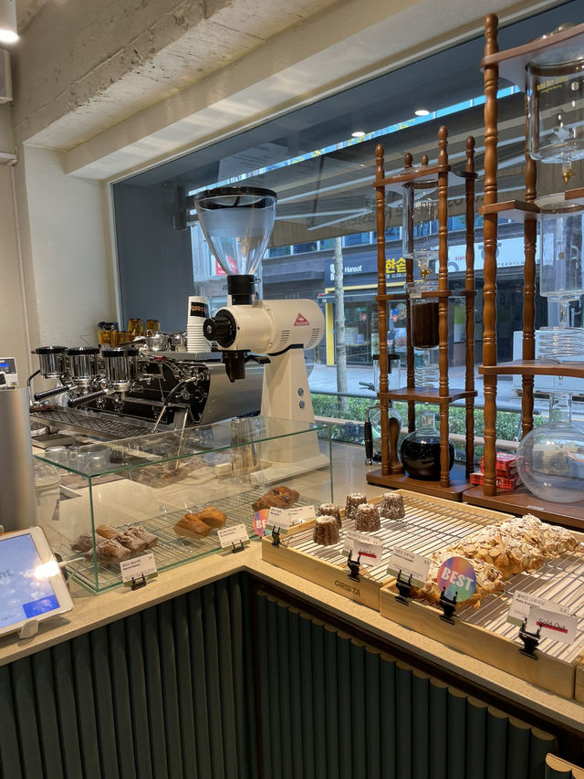 유로스커피 로스터스, 삼성동에서 발견한 유럽 감성 카페☕️✨ 유로스커피 로스터스, 삼성동에서 발견한 유럽 감성 카페☕️✨