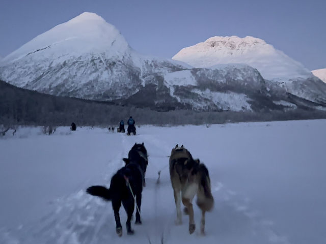 雪山下最夢幻城市🌃