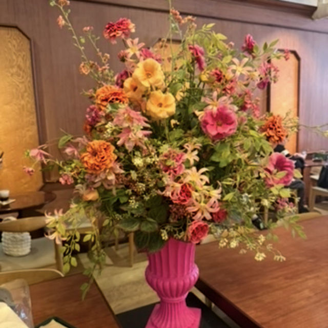 🍰 앤티크커피 연남점 — 클래식과 달콤함이 공존하는 감성카페공간