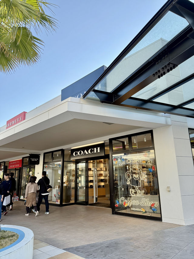 Sip & Style at the COACH Coffee Shop in Kisarazu Sip & Style at the COACH Coffee Shop in Kisarazu