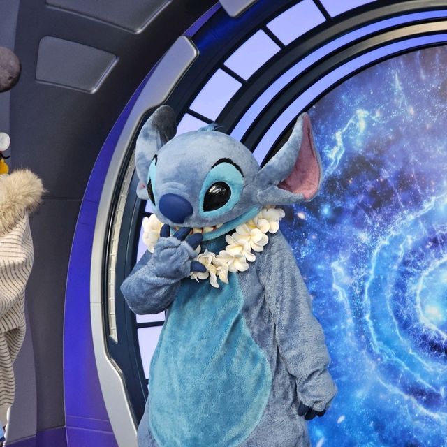 Shanghai Weekend Vibes: Neon Nights, Dreamy Eats & Disney Magic ⭐️🏮 Shanghai Weekend Vibes: Neon Nights, Dreamy Eats & Disney Magic ⭐️🏮