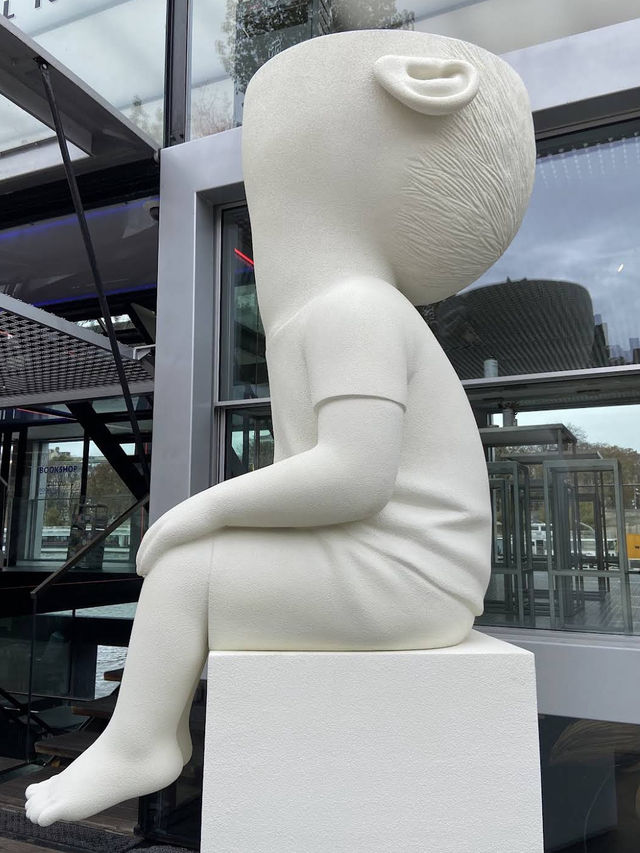 🎨 Fluctuart — Paris’s Floating Hub of Urban Art