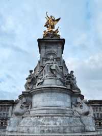 👑✨ BUCKINGHAM PALACE — LONDON’S ROYAL ICON 🇬🇧🏰