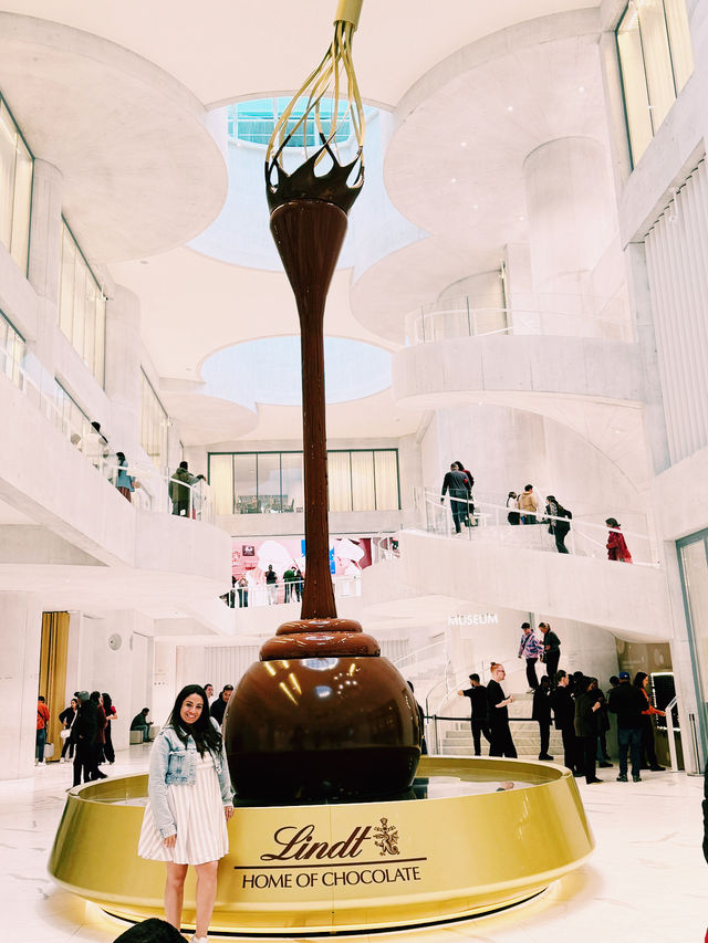 Lindt Famous Chocolate Fountain 🍫 Lindt Famous Chocolate Fountain 🍫