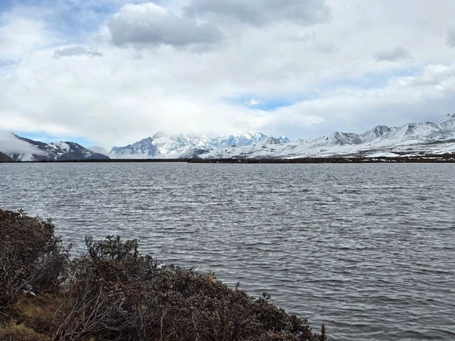 หงไห่จื่อ (Honghaizi / Hong-Haizi / “ทะเลสาบแดง)