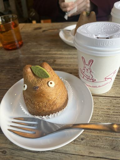 🦔トトロの形が目印の人気菓子店｜白髭のシュークリーム工房 | Trip