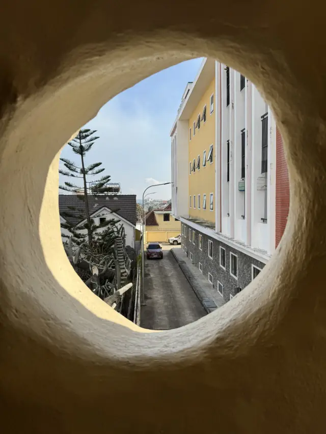 Crazy house: fact & tips