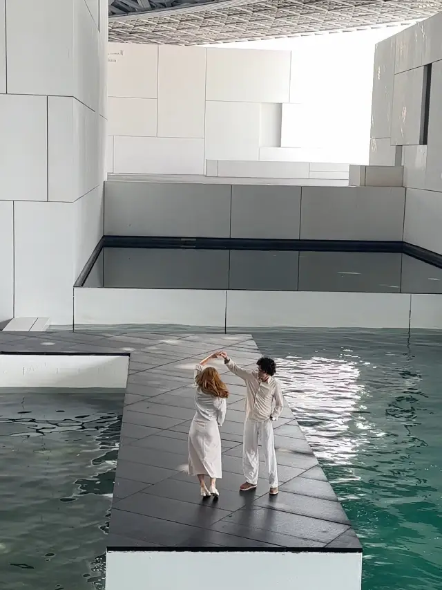 A Day Trip to Abu Dhabi: The Louvre and the Sheikh Zayed Mosque