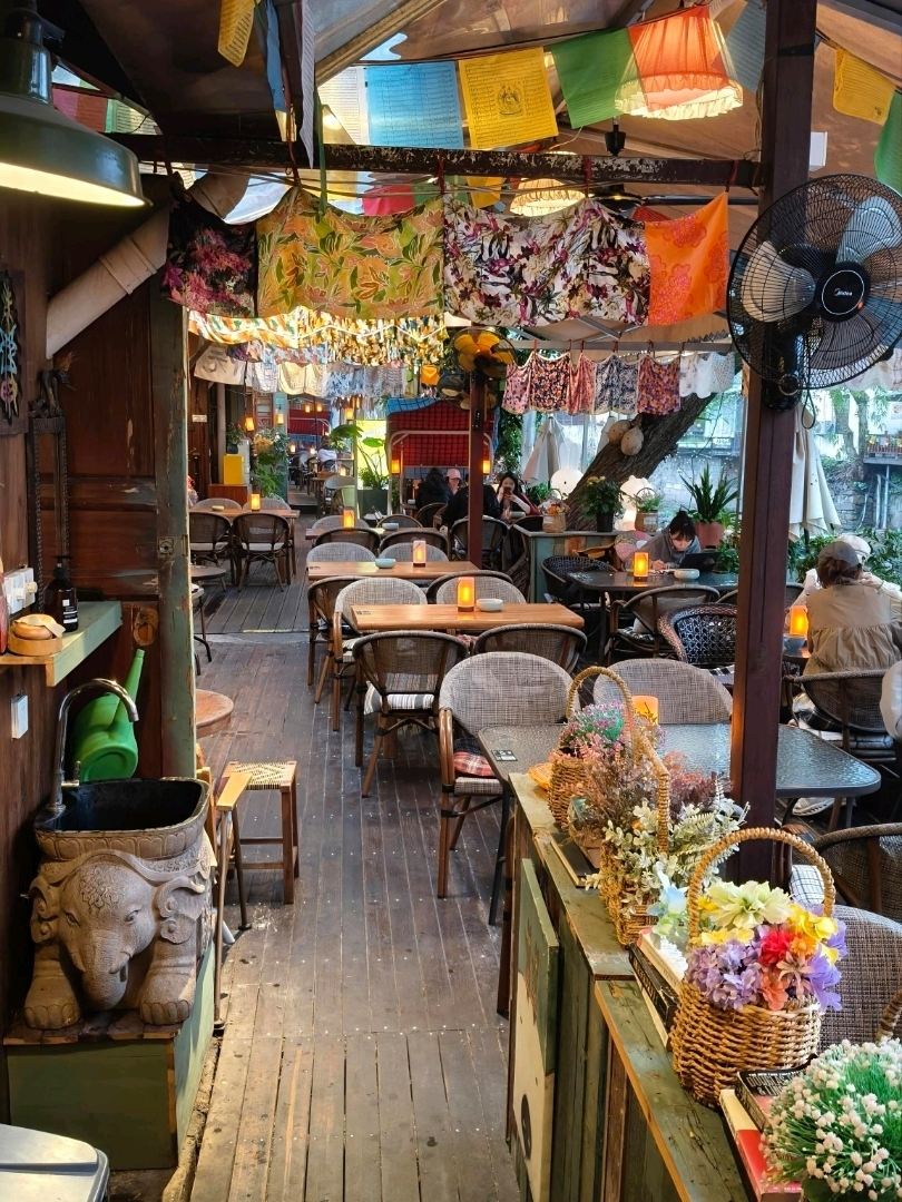 A hidden healing coffee spot in Xiaohezhi, Hangzhou ☕🌿 | Trip