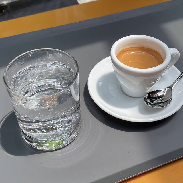 🇰🇷シンサの洗練された雰囲気のカフェ＆ワインバー