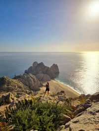 Wanna hike to the edge of the Earth…WITH DOGS? You can in Cabo 🐾🌊🔥