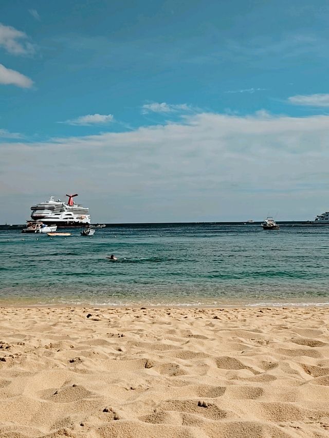 🇲🇽Medano Beach hits different when you’re sipping margaritas at Mango Deck by noon 🍹🔥