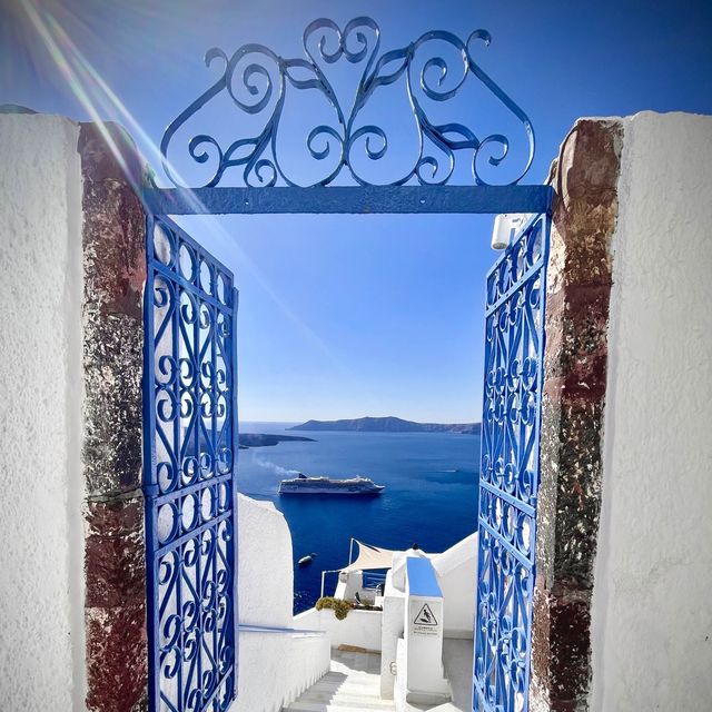 Spectacular Views of Fira, Santorini 🚢 