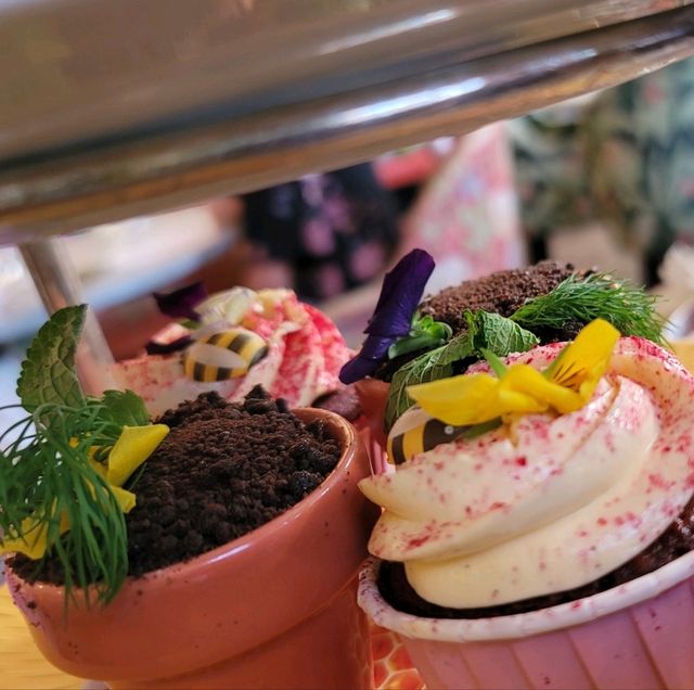 ⭐️品味英式下午茶之旅：在The Ivy Exeter餐廳尋找美食的奢華享受